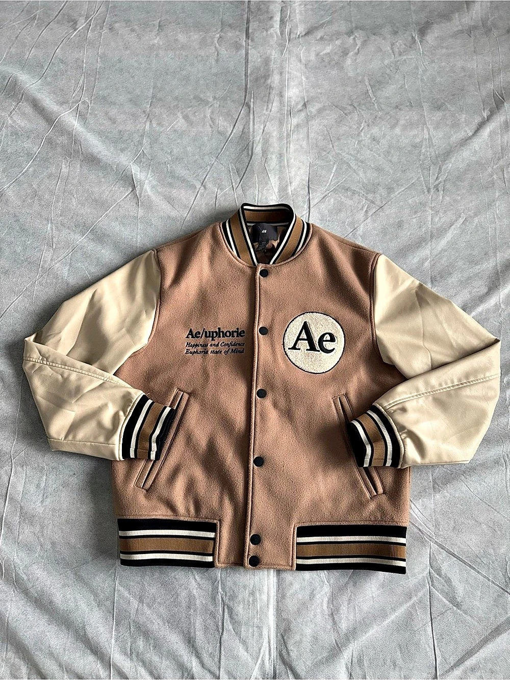 H&M Varsity Jacket Beige White Black Embroidered Logo Button Men's M Pockets